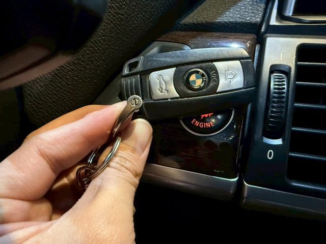 稀有七人座 I-KEY 全景天窗 電動椅 恆溫 定速 多媒體影音 倒車顯影 電動尾門  第18張相片