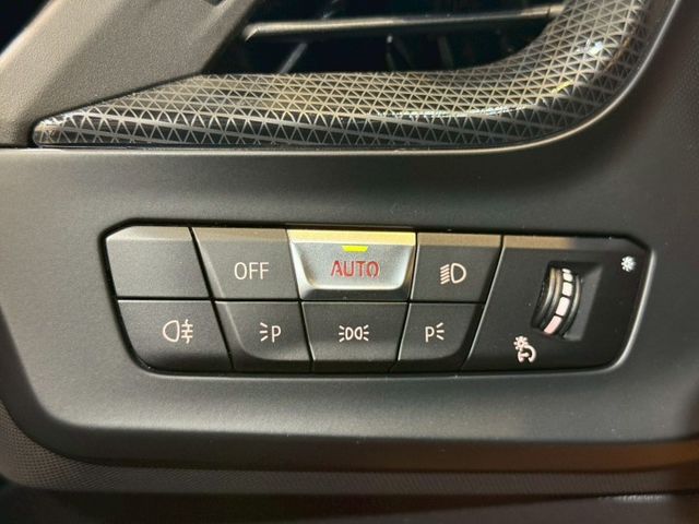 便宜新車40萬 I-KEY ACC跟車 定速 電動椅 導航 倒車顯影 液晶儀表版  第16張相片