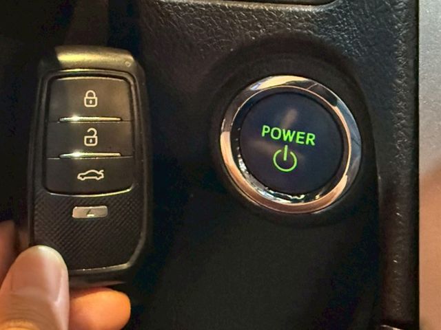 G版 I-KEY 摸門 雙安 導航 循跡 定速 電動椅 恆溫 倒車顯影 ABS 省油首選  第17張相片