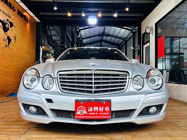 E200K 1.8CC 只跑14萬 天窗 6安 導航 360度環景 倒車顯影 循跡 定速 電動椅  第3張相片