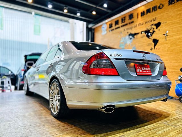 E200K 1.8CC 只跑14萬 天窗 6安 導航 360度環景 倒車顯影 循跡 定速 電動椅  第4張相片