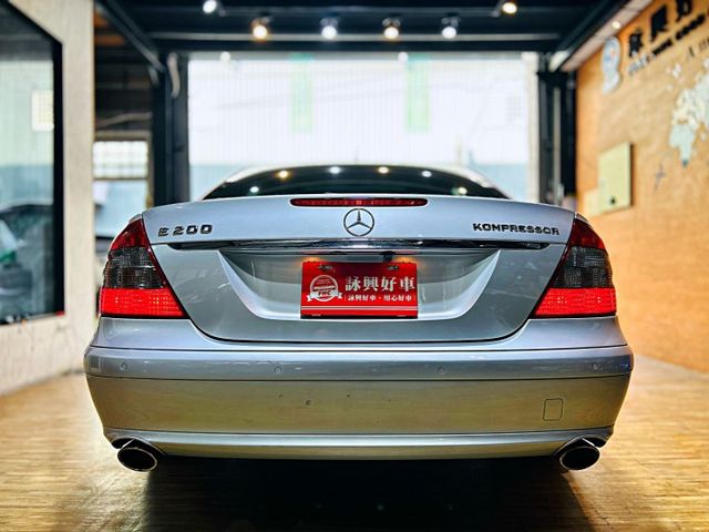 E200K 1.8CC 只跑14萬 天窗 6安 導航 360度環景 倒車顯影 循跡 定速 電動椅  第5張相片