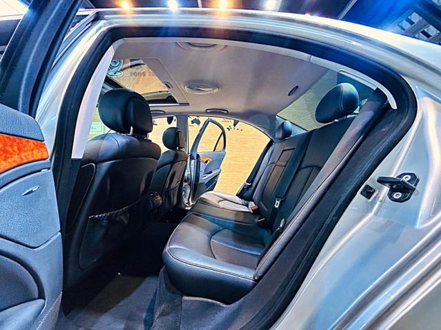 E200K 1.8CC 只跑14萬 天窗 6安 導航 360度環景 倒車顯影 循跡 定速 電動椅  第13張相片