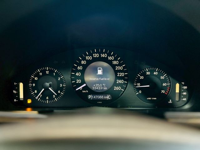 E200K 1.8CC 只跑14萬 天窗 6安 導航 360度環景 倒車顯影 循跡 定速 電動椅  第15張相片