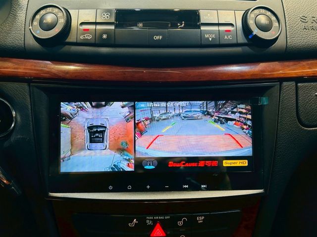 E200K 1.8CC 只跑14萬 天窗 6安 導航 360度環景 倒車顯影 循跡 定速 電動椅  第17張相片