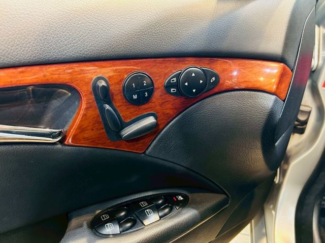 E200K 1.8CC 只跑14萬 天窗 6安 導航 360度環景 倒車顯影 循跡 定速 電動椅  第18張相片