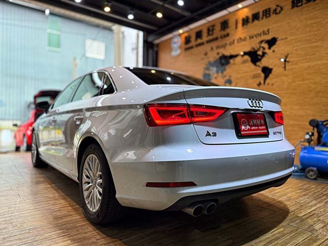 30TFSI 快撥 多媒體影音系統 倒車顯影 電動椅 恆溫 定速 安全首選  第4張相片