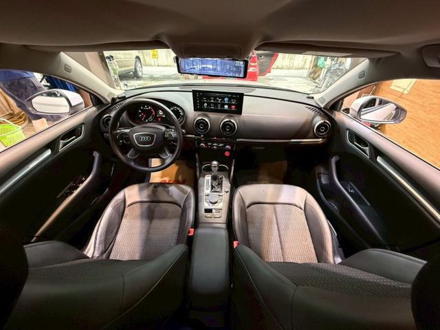 30TFSI 快撥 多媒體影音系統 倒車顯影 電動椅 恆溫 定速 安全首選  第9張相片