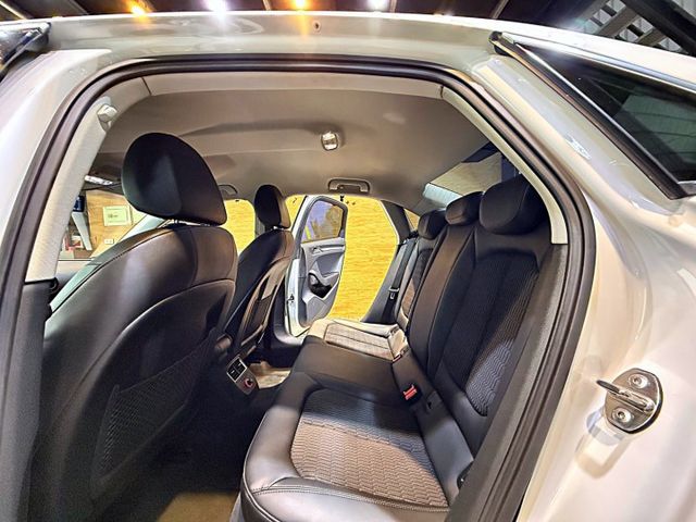 30TFSI 快撥 多媒體影音系統 倒車顯影 電動椅 恆溫 定速 安全首選  第11張相片