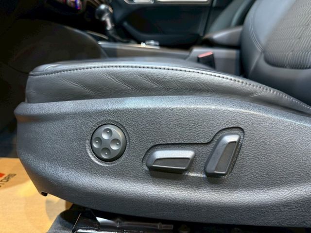 30TFSI 快撥 多媒體影音系統 倒車顯影 電動椅 恆溫 定速 安全首選  第16張相片