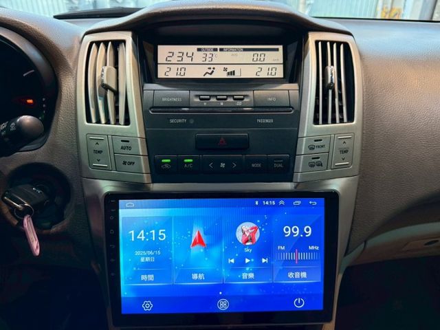 全景天窗 多媒體影音 導航 定速 電動後視鏡 電動尾門 電動椅 後出風口  第16張相片