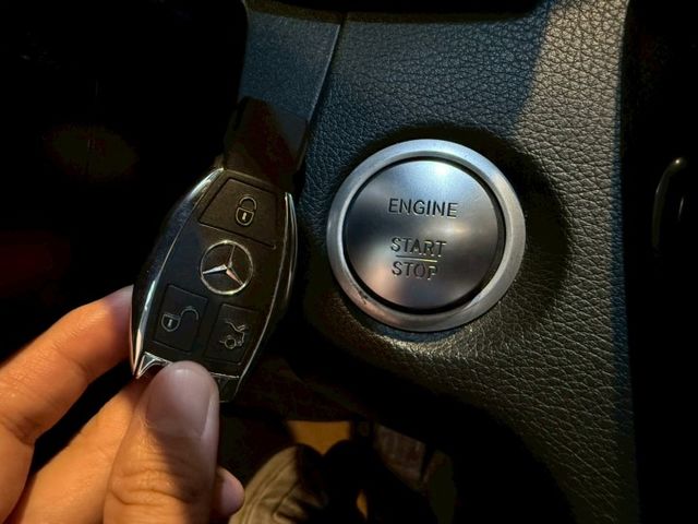 C200 I-KEY 記憶電動椅 快撥 恆溫 多功能方向盤 安全首選  第15張相片