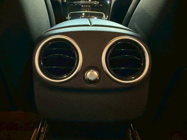 C200 I-KEY 記憶電動椅 快撥 恆溫 多功能方向盤 安全首選  第18張相片