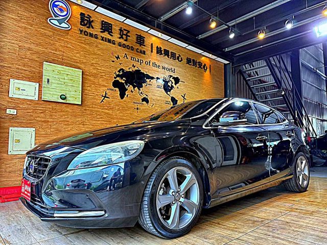 T4旗艦版 I-KEY 全景天窗 9安 摸門 循跡 ACC跟車 車道偏移 定速 電動椅 恆溫 盲點 ABS  第1張相片