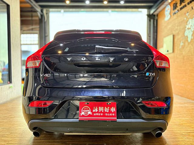 T4旗艦版 I-KEY 全景天窗 9安 摸門 循跡 ACC跟車 車道偏移 定速 電動椅 恆溫 盲點 ABS  第5張相片