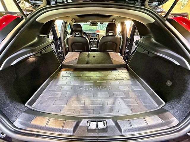 T4旗艦版 I-KEY 全景天窗 9安 摸門 循跡 ACC跟車 車道偏移 定速 電動椅 恆溫 盲點 ABS  第7張相片