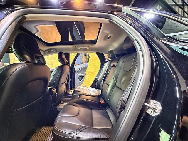 T4旗艦版 I-KEY 全景天窗 9安 摸門 循跡 ACC跟車 車道偏移 定速 電動椅 恆溫 盲點 ABS  第12張相片