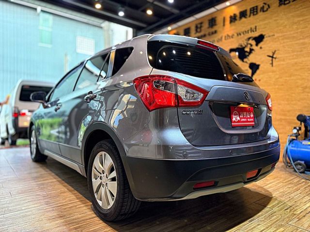 Crossover 1.6GL PLUS I-key 7安 摸門 快撥 循跡 定速 恆溫 ABS  第4張相片