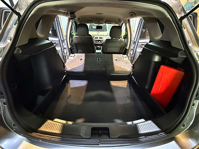 Crossover 1.6GL PLUS I-key 7安 摸門 快撥 循跡 定速 恆溫 ABS  第7張相片