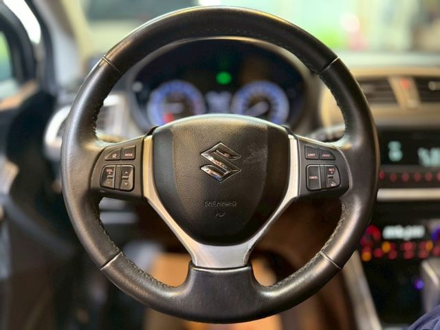 Crossover 1.6GL PLUS I-key 7安 摸門 快撥 循跡 定速 恆溫 ABS  第13張相片