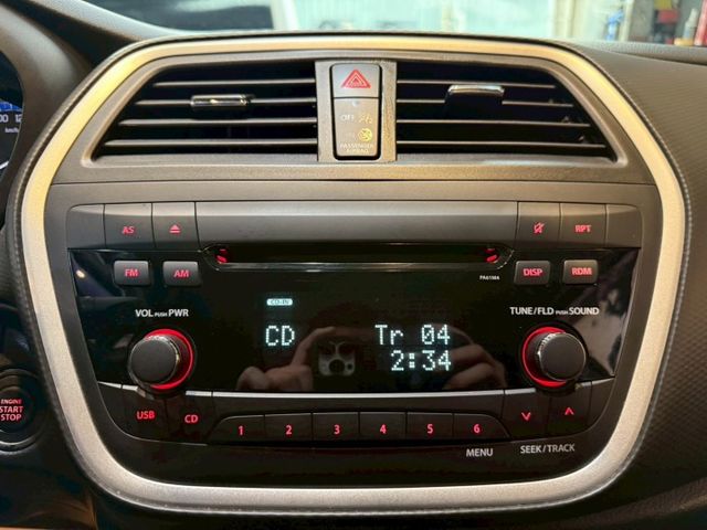 Crossover 1.6GL PLUS I-key 7安 摸門 快撥 循跡 定速 恆溫 ABS  第15張相片