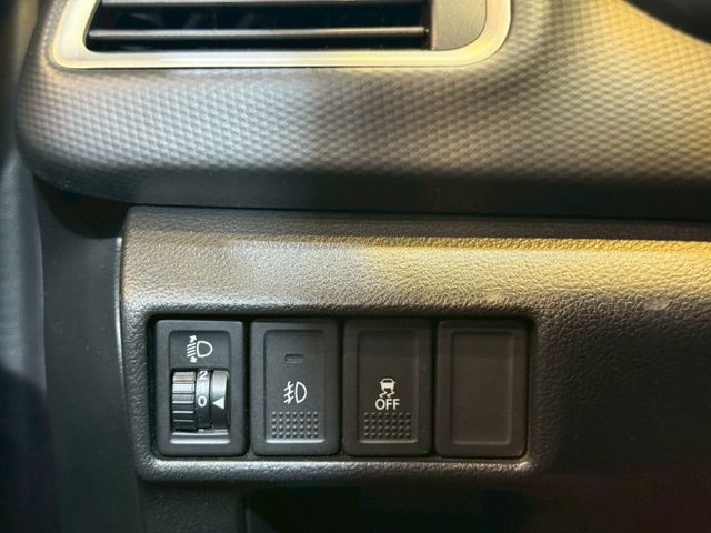 Crossover 1.6GL PLUS I-key 7安 摸門 快撥 循跡 定速 恆溫 ABS  第17張相片