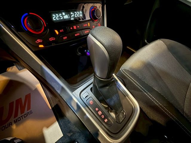 Crossover 1.6GL PLUS I-key 7安 摸門 快撥 循跡 定速 恆溫 ABS  第19張相片