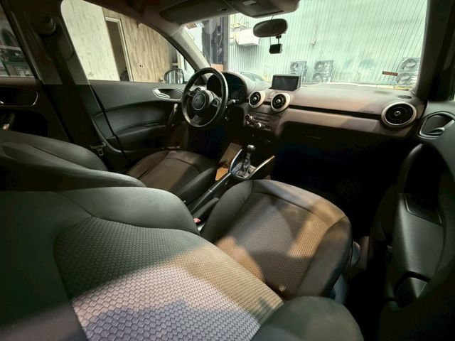 1.4 TFSI 6安 換檔快撥 定速 恆溫 ABS 安全首選  第11張相片