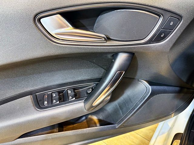 1.4 TFSI 6安 換檔快撥 定速 恆溫 ABS 安全首選  第19張相片