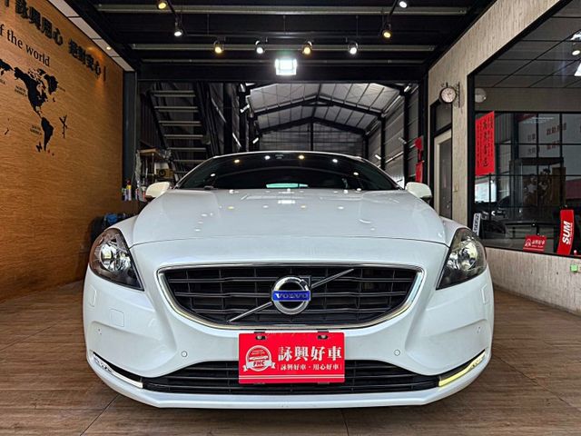 T4豪華版 I-KEY 9安 摸門 循跡 定速 電動椅 恆溫 盲點 停車輔助 ABS  第3張相片