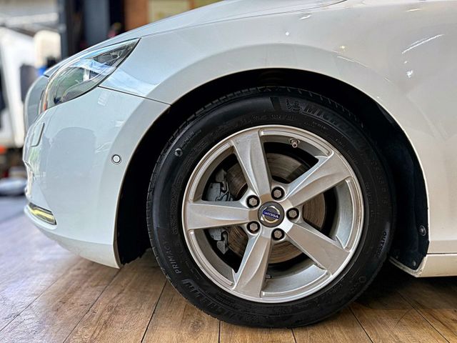 T4豪華版 I-KEY 9安 摸門 循跡 定速 電動椅 恆溫 盲點 停車輔助 ABS  第9張相片