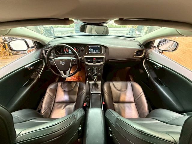 T4豪華版 I-KEY 9安 摸門 循跡 定速 電動椅 恆溫 盲點 停車輔助 ABS  第10張相片