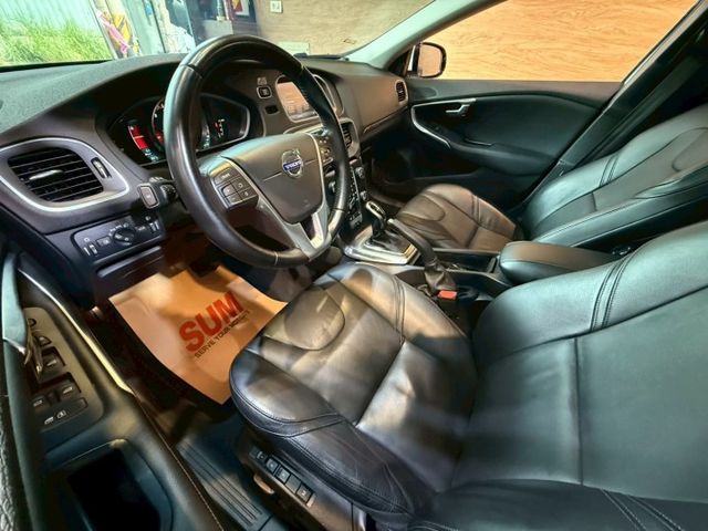 T4豪華版 I-KEY 9安 摸門 循跡 定速 電動椅 恆溫 盲點 停車輔助 ABS  第11張相片