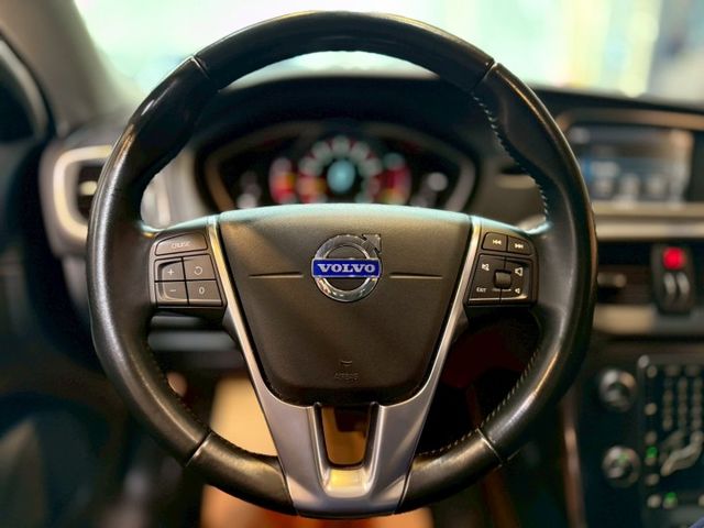 T4豪華版 I-KEY 9安 摸門 循跡 定速 電動椅 恆溫 盲點 停車輔助 ABS  第13張相片