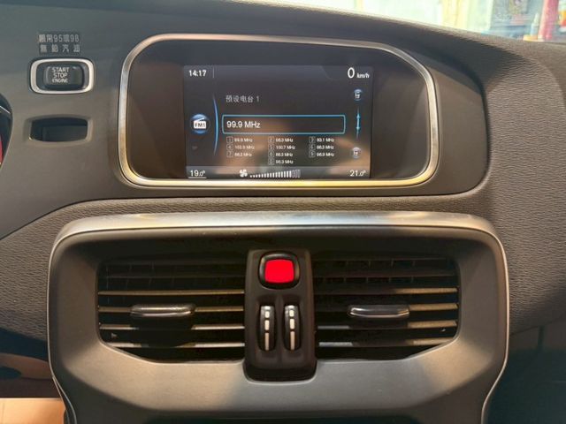 T4豪華版 I-KEY 9安 摸門 循跡 定速 電動椅 恆溫 盲點 停車輔助 ABS  第15張相片