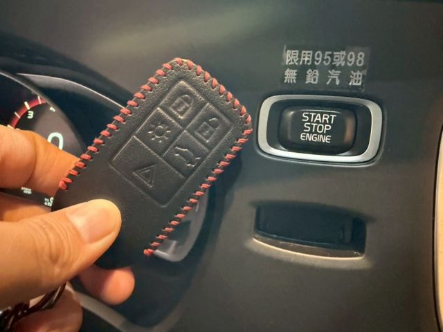 T4豪華版 I-KEY 9安 摸門 循跡 定速 電動椅 恆溫 盲點 停車輔助 ABS  第17張相片