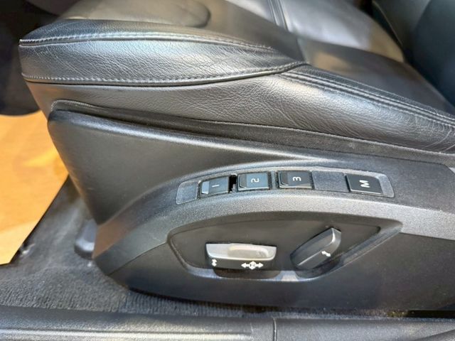 T4豪華版 I-KEY 9安 摸門 循跡 定速 電動椅 恆溫 盲點 停車輔助 ABS  第19張相片