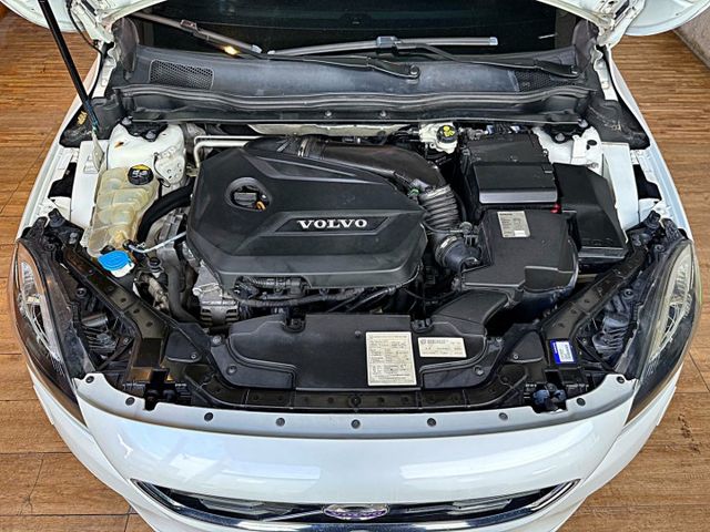 T4豪華版 I-KEY 9安 摸門 循跡 定速 電動椅 恆溫 盲點 停車輔助 ABS  第20張相片