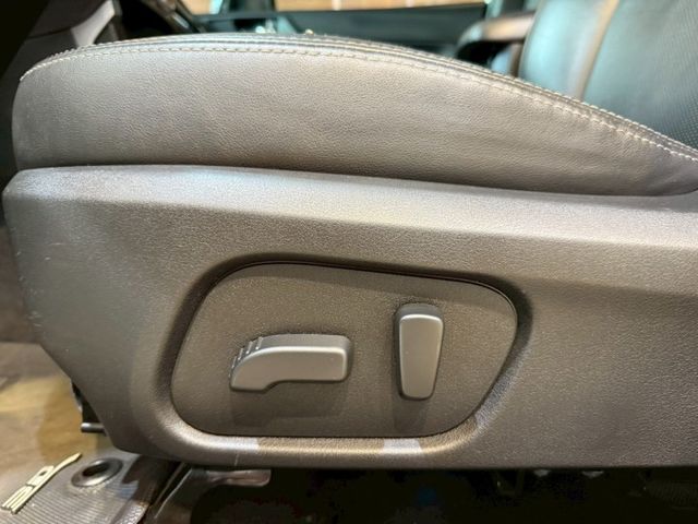 2.0 I-L 4WD I-KEY 7安 摸門電尾門 快撥 導航 循跡 電動椅 定速 恆溫 ABS 安全首選  第19張相片