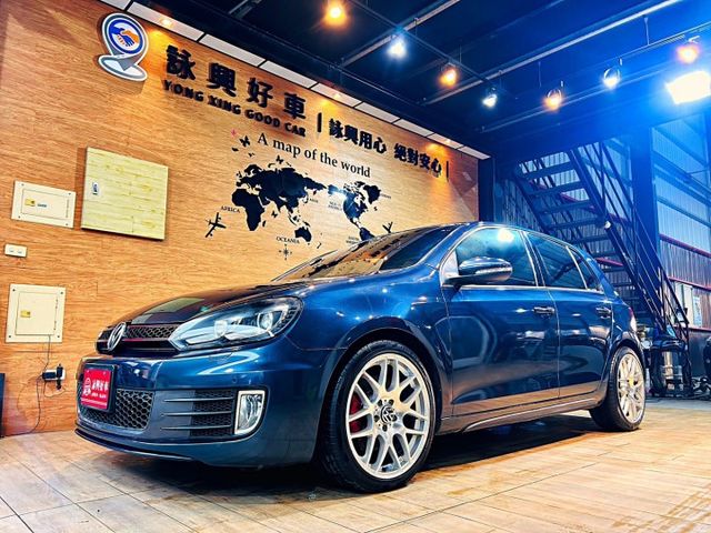 就是要GTI 天窗 11安 換檔快撥 定速 恆溫 多功能方向盤 循跡 ABS  第1張相片