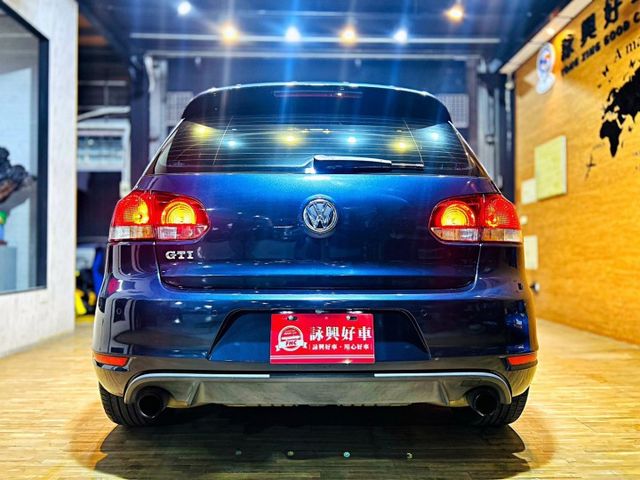就是要GTI 天窗 11安 換檔快撥 定速 恆溫 多功能方向盤 循跡 ABS  第5張相片