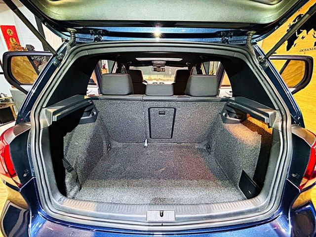 就是要GTI 天窗 11安 換檔快撥 定速 恆溫 多功能方向盤 循跡 ABS  第6張相片