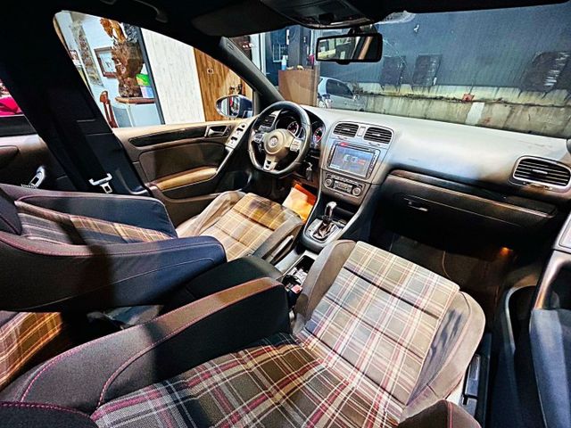 就是要GTI 天窗 11安 換檔快撥 定速 恆溫 多功能方向盤 循跡 ABS  第11張相片