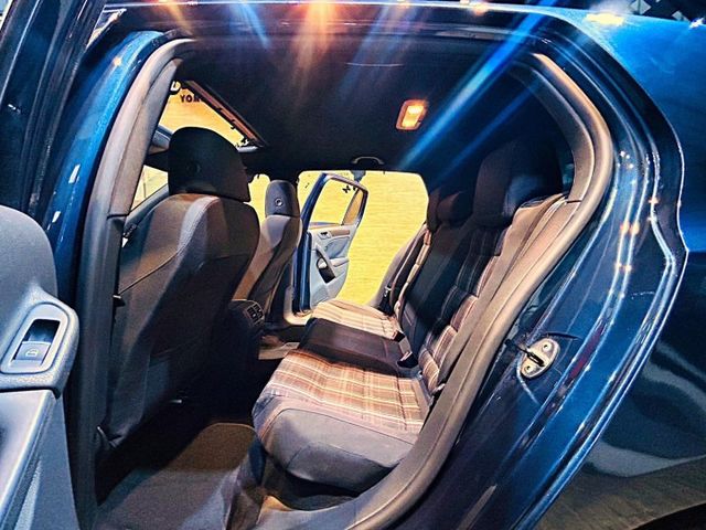 就是要GTI 天窗 11安 換檔快撥 定速 恆溫 多功能方向盤 循跡 ABS  第13張相片