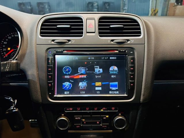 就是要GTI 天窗 11安 換檔快撥 定速 恆溫 多功能方向盤 循跡 ABS  第15張相片