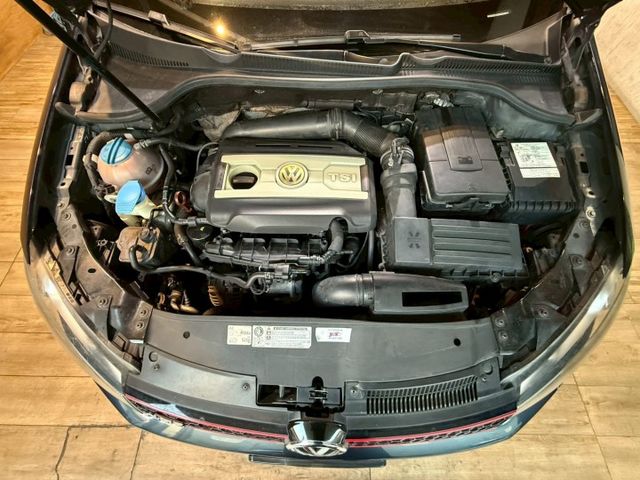 就是要GTI 天窗 11安 換檔快撥 定速 恆溫 多功能方向盤 循跡 ABS  第20張相片