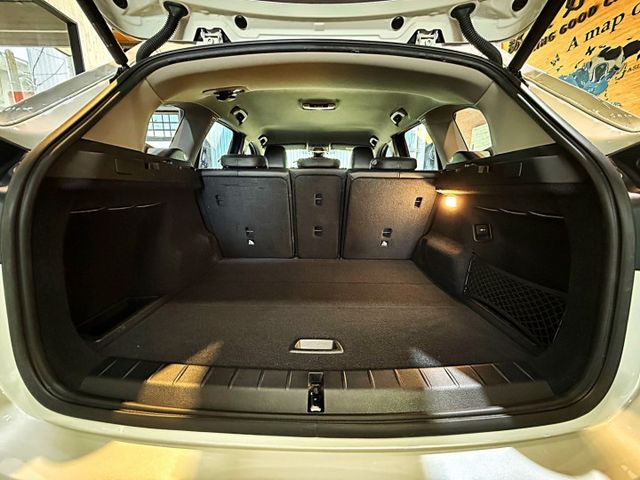 20年式 18I I-KEY 摸門 10安 電尾門 導航 循跡 雙電動椅 定速 恆溫 ABS  第6張相片