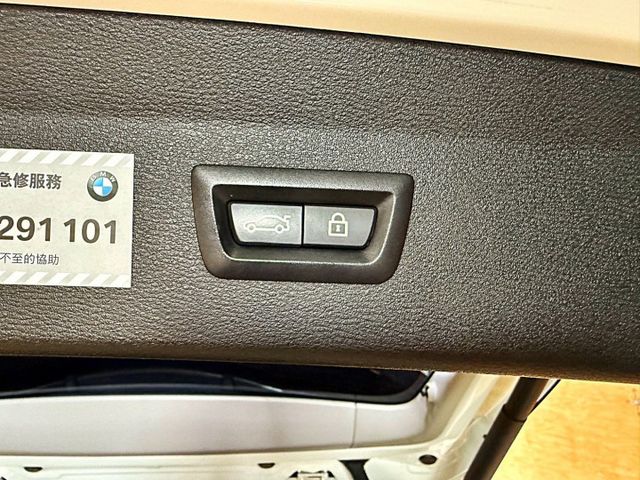 20年式 18I I-KEY 摸門 10安 電尾門 導航 循跡 雙電動椅 定速 恆溫 ABS  第8張相片