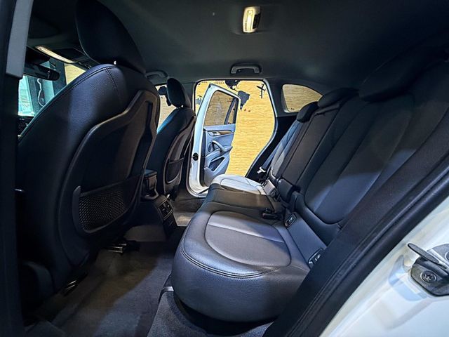 20年式 18I I-KEY 摸門 10安 電尾門 導航 循跡 雙電動椅 定速 恆溫 ABS  第12張相片