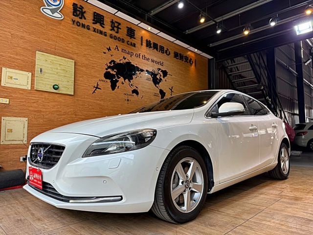 T3豪華版 I-KEY 摸門 9安 快撥 循跡 雙電動椅 恆溫 定速 盲點 停車輔助 ABS  第1張相片